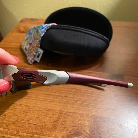 Custom Oakley Sunglasses 🕶 - Picture 4 of 5
